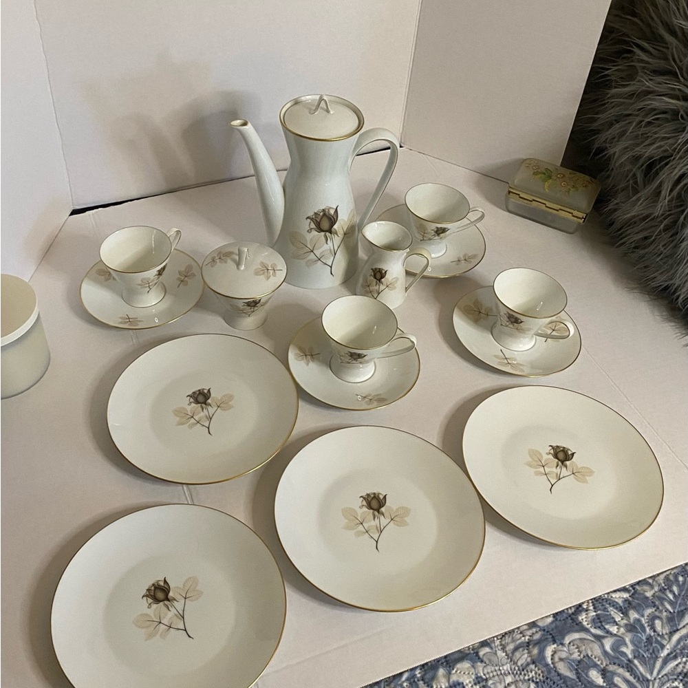 Rosenthal, shadow, Rose, Germany. Porcelain Tea Set service for 4. Perfect